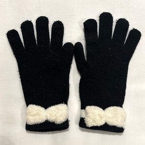 Black and white women’s bow gloves